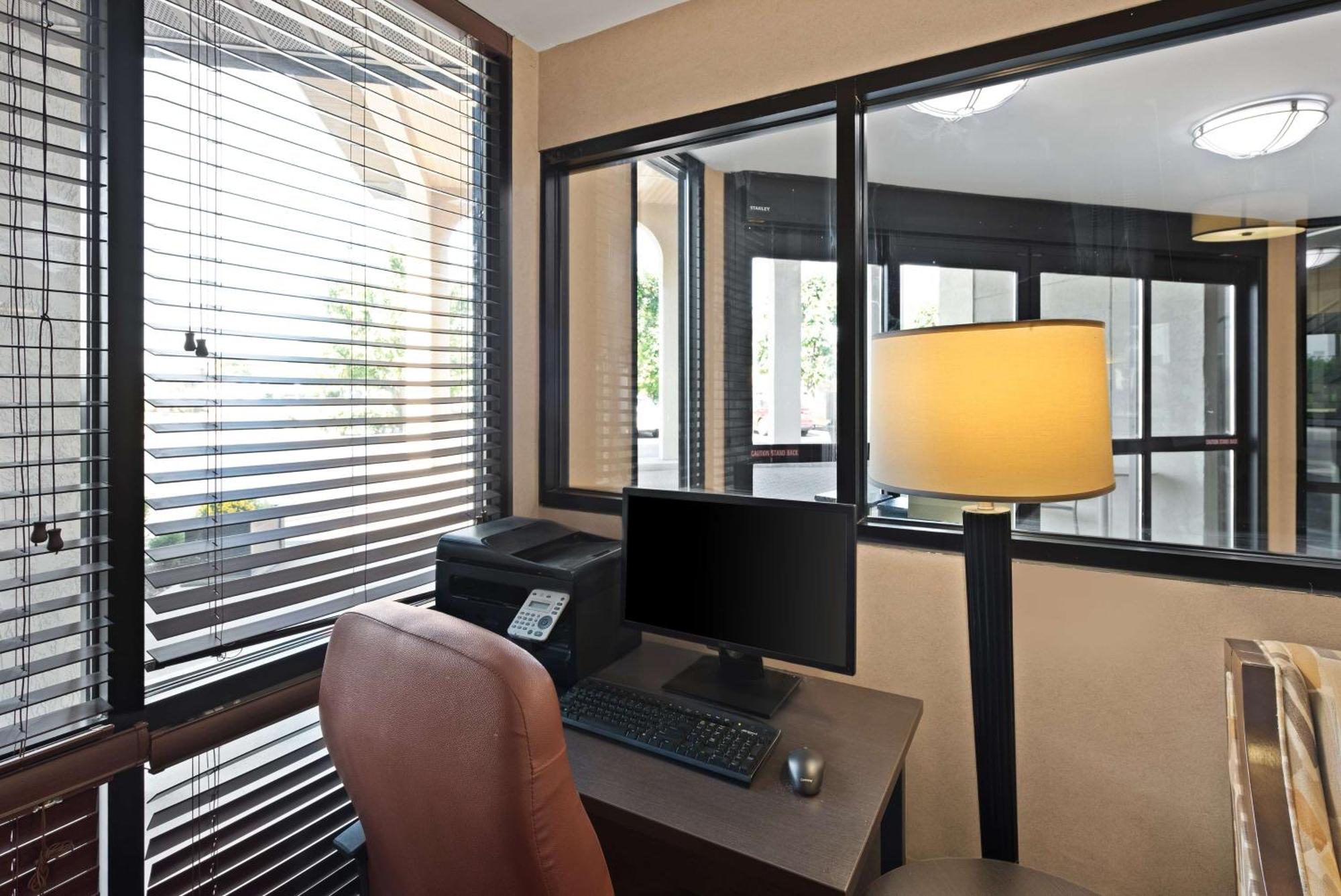 Best Western Executive Inn Grove Stadt Exterior foto